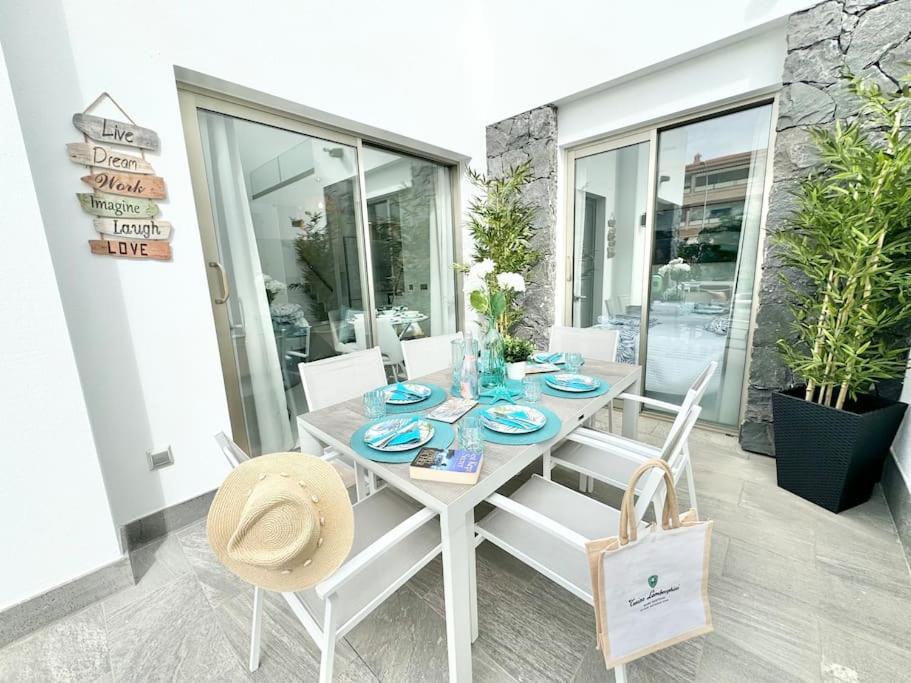 Welcome To Villa Bali A Luxurious Modern Getaway Лос-Крістіанос Екстер'єр фото