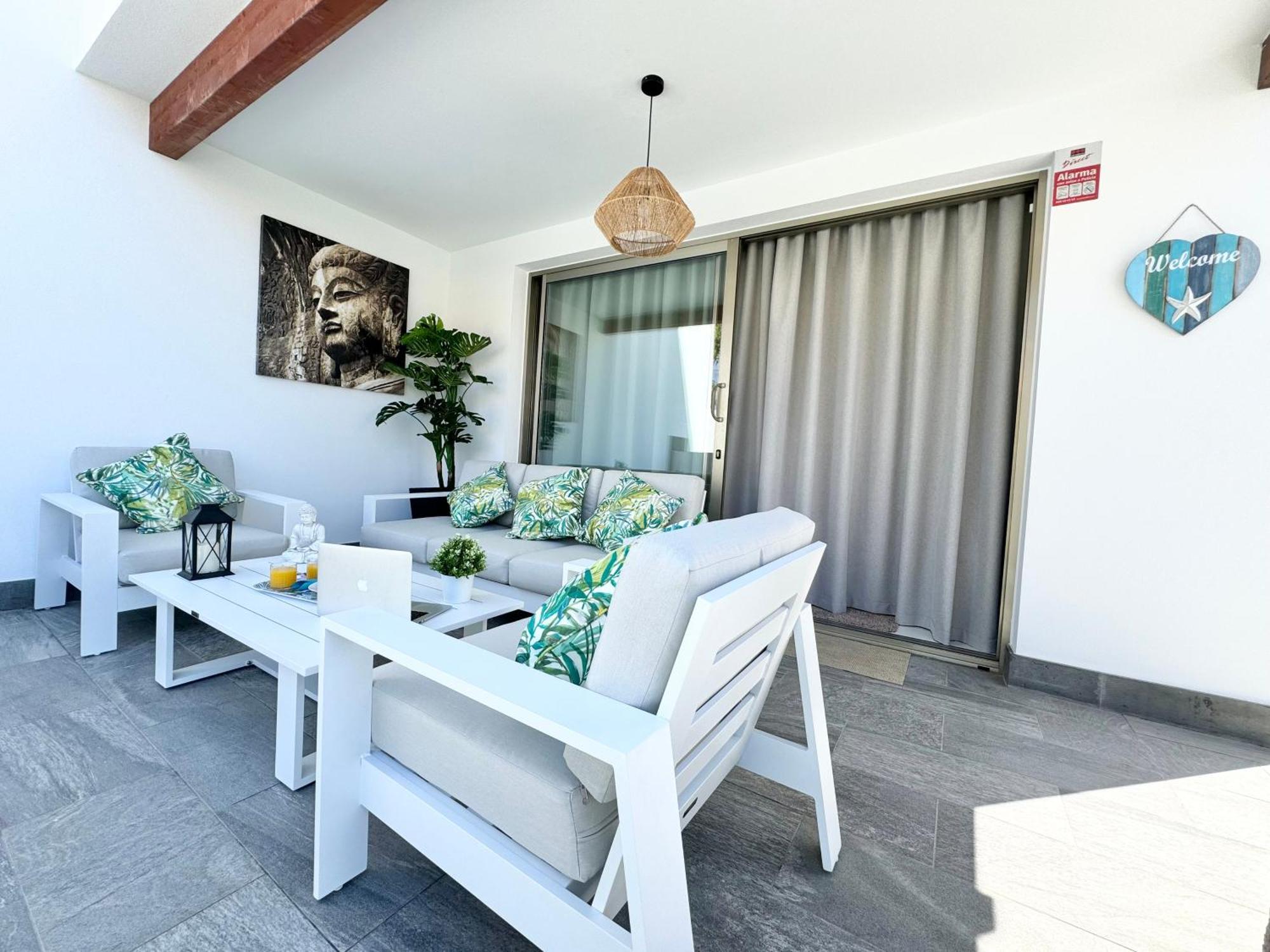 Welcome To Villa Bali A Luxurious Modern Getaway Лос-Крістіанос Екстер'єр фото